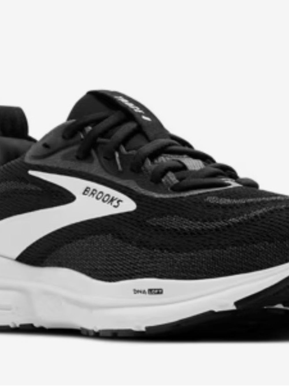 Brooks Woman’s Trace 4 Black Running Shoes size 7 NWOT